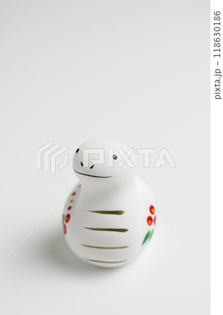 【年賀素材】巳年の干支飾り 【年賀素材】巳年の干支飾り 118630186