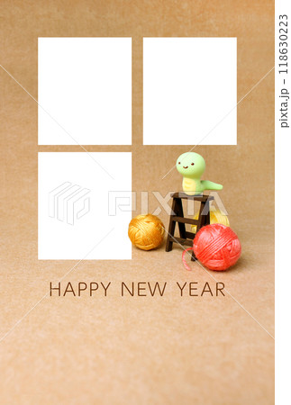 へびが見上げるフォトフレーム年賀状2025【3枠】賀詞付き へびが見上げるフォトフレーム年賀状2025【3枠】賀詞付き 118630223