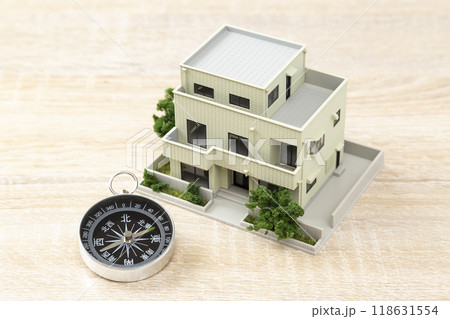 コンパスと住宅模型 コンパスと住宅模型 118631554
