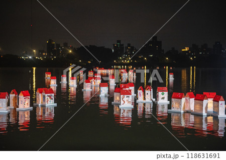 Release water lanterns Release water lanterns 118631691