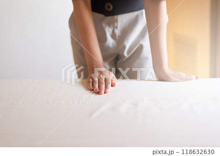 Women maid hands making a bed in hotel,Make a bed,Room service 118632630