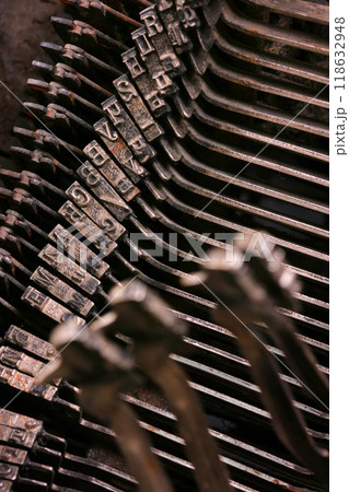 Old antique mechanical vintage typewriter Old antique mechanical vintage typewriter 118632948
