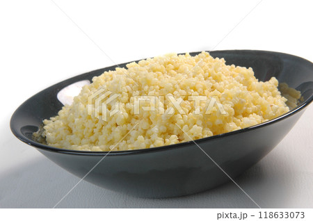 groats in plate on white 118633073