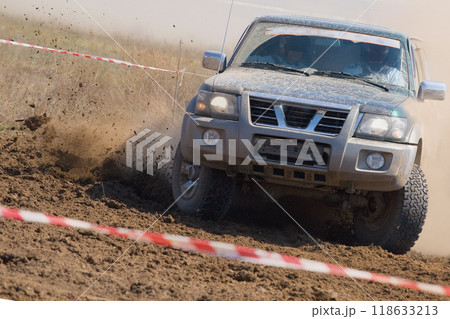 Off road rally raid 4X4 jeep sprint race. 118633213