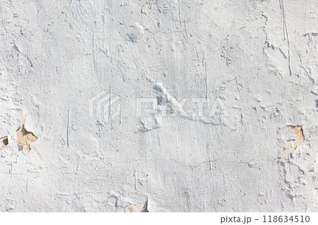 Old concrete wall with white peeling paint, background texture 118634510