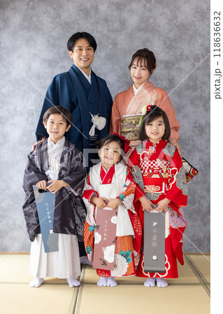 七五三の家族写真 118636632