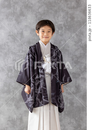 七五三5歳の着物を着た男の子 七五三5歳の着物を着た男の子 118636633