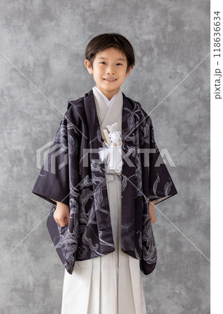 七五三5歳の着物を着た男の子 七五三5歳の着物を着た男の子 118636634