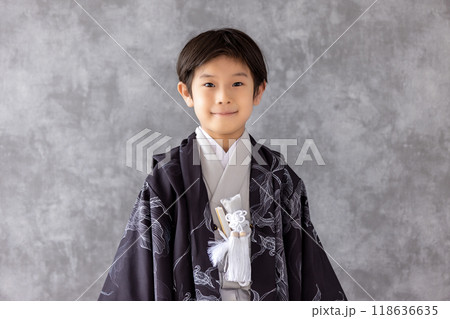 七五三5歳の着物を着た男の子 七五三5歳の着物を着た男の子 118636635