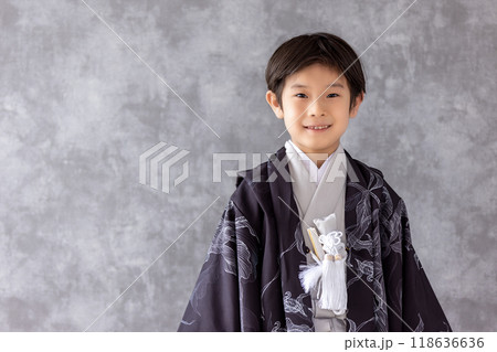 七五三5歳の着物を着た男の子 七五三5歳の着物を着た男の子 118636636