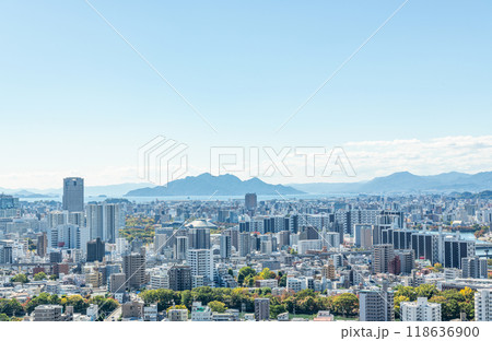 広島県広島市　快晴の広島市の街並み 118636900