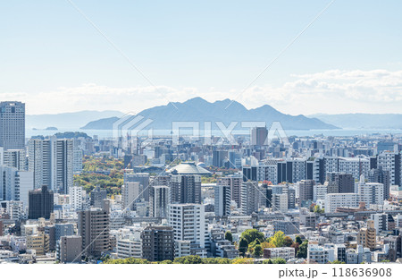 広島県広島市　快晴の広島市の街並み 118636908