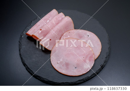 いろんな料理に役立つスモークロースハム いろんな料理に役立つスモークロースハム 118637330