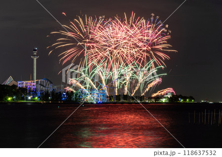 《神奈川県》八景島花火シンフォニア・海上で上がる花火大会 118637532