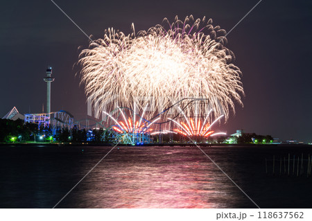 《神奈川県》八景島花火シンフォニア・海上で上がる花火大会 《神奈川県》八景島花火シンフォニア・海上で上がる花火大会 118637562