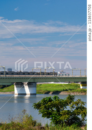 登戸　多摩川土手から見た小田急線の風景 118637708