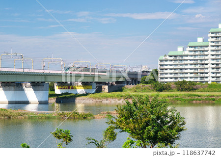 登戸 多摩川土手から見た小田急線の風景 登戸 多摩川土手から見た小田急線の風景 118637742