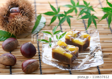 和菓子 ようかん （ 栗蒸し羊羹 ） 118637812