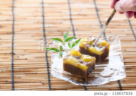 和菓子 ようかん ( 栗蒸し羊羹 ) 和菓子 ようかん ( 栗蒸し羊羹 ) 118637838