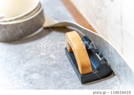 リフォーム DIY 床 クッションフロアの施工 CFカッター リフォーム DIY 床 クッションフロアの施工 CFカッター 118638419