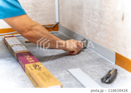 リフォーム　DIY　床　巾木の施工 118638426