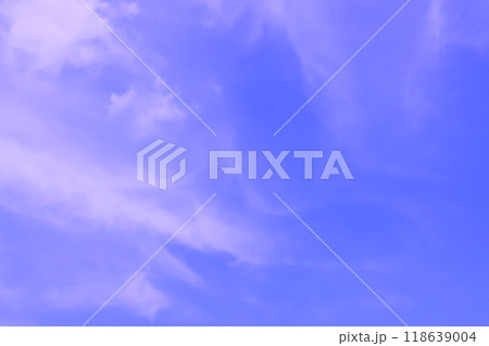 青空に白い雲が広がる(背景素材) 青空に白い雲が広がる(背景素材) 118639004