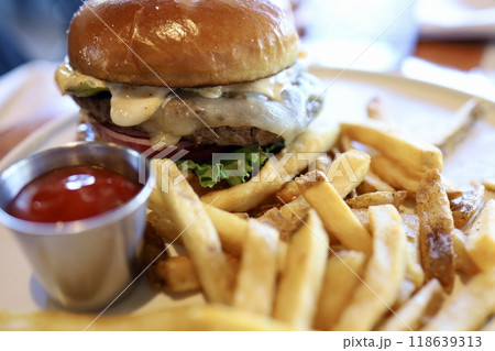 LULUS Waikikiのハンバーガー4 LULUS Waikikiのハンバーガー4 118639313