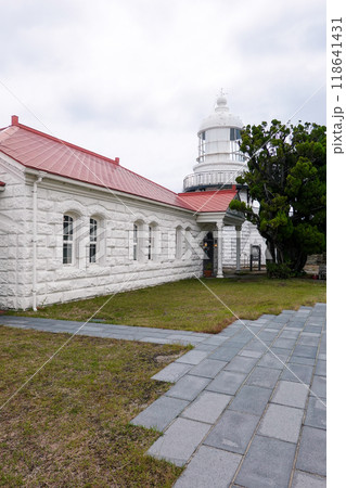日本海に突き出した山陰最古の美保関灯台(島根県松江市) 日本海に突き出した山陰最古の美保関灯台(島根県松江市) 118641431