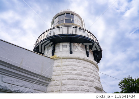 日本海に突き出した山陰最古の美保関灯台（島根県松江市） 118641434