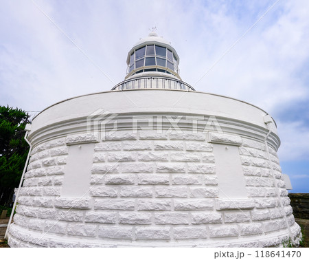 日本海に突き出した山陰最古の美保関灯台(島根県松江市) 日本海に突き出した山陰最古の美保関灯台(島根県松江市) 118641470