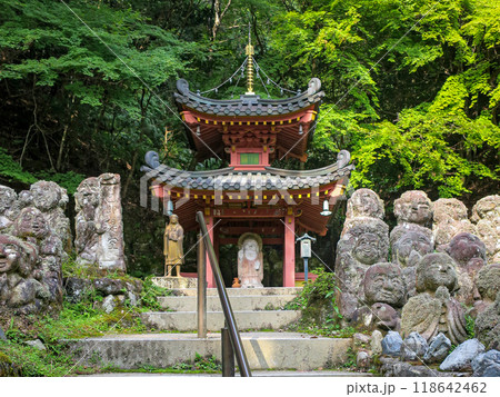 京都・嵯峨嵐山 愛宕念仏寺 多宝塔 118642462