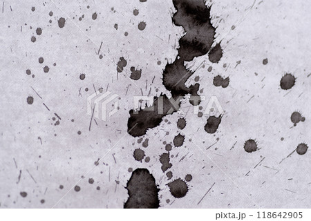 弾ける黒インク 118642905