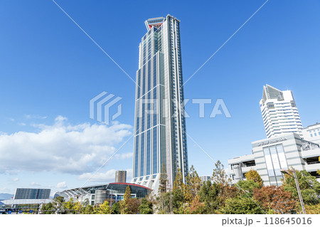 大阪市住之江区 快晴の大阪府咲洲庁舎(さきしまコスモタワー) 大阪市住之江区 快晴の大阪府咲洲庁舎(さきしまコスモタワー) 118645016