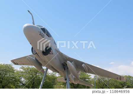 アメリカ海軍EA-6Bプラウラー電子戦機のゲートガード 118646956