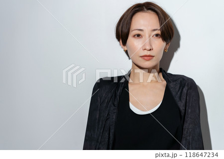 クールビューティー　女性 118647234