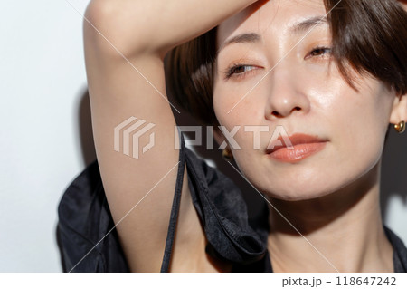 クールビューティー　女性 118647242