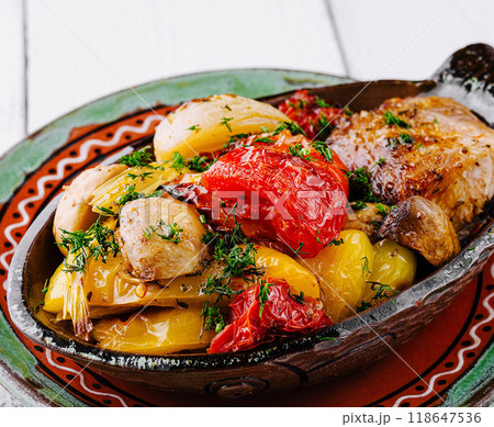 Delicious roasted vegetables and chicken breast served in rustic clay pot 118647536