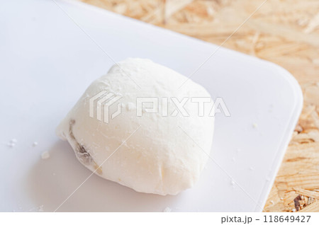 生春巻きの皮でフルーツ大福作り　完成 118649427