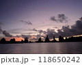 橋杭岩の夜明けと雲の切れ間の美しい海岸 118650242