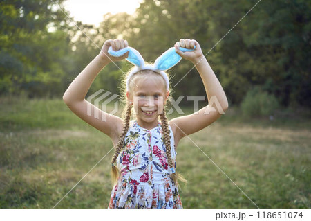 llittle girl play bunnies on an Easter egg hunt llittle girl play bunnies on an Easter egg hunt 118651074