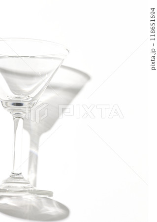 カクテルグラスを白背景で撮影 カクテルグラスを白背景で撮影 118651694