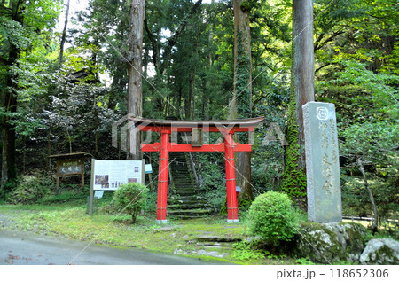 埼玉県小鹿野町伊豆沢の史跡　文殊堂と諏訪神社 118652306