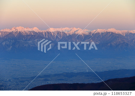 王ヶ鼻展望台から見る北アルプスの夜明け 118653327