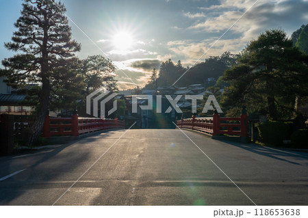 飛騨高山 早朝の中橋と三町伝統的建造物群保存地区 飛騨高山 早朝の中橋と三町伝統的建造物群保存地区 118653638