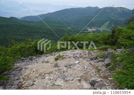 西篭の塔山頂付近から、地蔵峠、湯ノ丸スキー場方面を見る　2024年7月6日 118653954