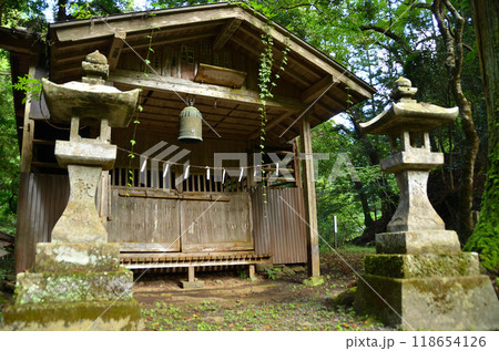 埼玉県小鹿野町伊豆沢の史跡　文殊堂と諏訪神社 118654126