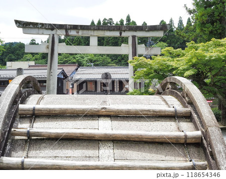 滋賀県　多賀大社　太閤橋と大鳥居　8月 118654346