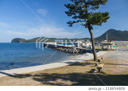 観音崎登山口と沖の波止 観音崎登山口と沖の波止 118654809