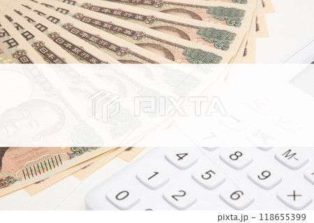 お金と電卓と文字スペース お金と電卓と文字スペース 118655399