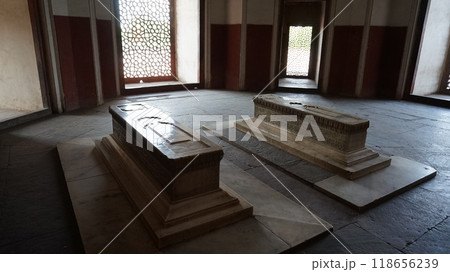 フマユーン廟内部にあるお墓【インド・デリー】 フマユーン廟内部にあるお墓【インド・デリー】 118656239